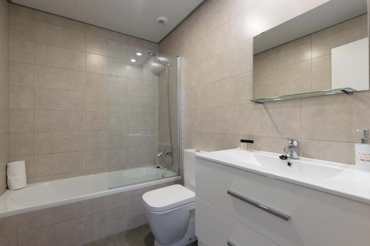 Apartments Madrina Valencia Exterior photo